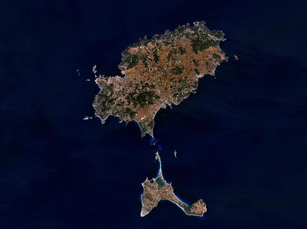 https://upload.wikimedia.org/wikipedia/commons/thumb/a/ae/Ibiza.jpg/1024px-Ibiza.jpg