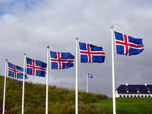 https://upload.wikimedia.org/wikipedia/commons/thumb/2/2d/Flags_of_Iceland.jpg/320px-Flags_of_Iceland.jpg